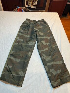 Camo Elastic Waist Pants - Army Green boy/girls size medium 8